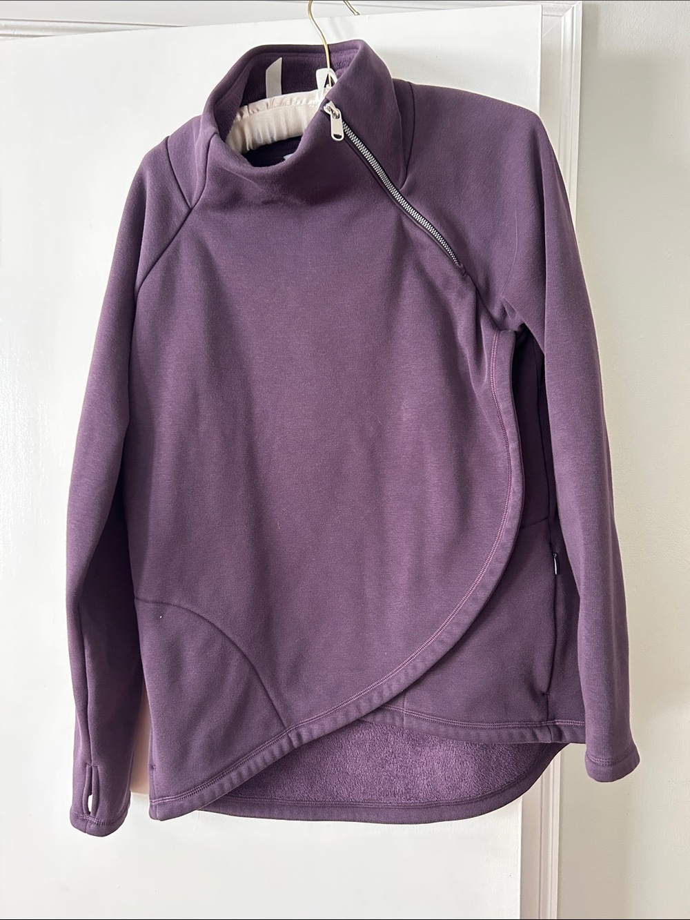 Women’s M Athleta Plum Asymmetric Zip Pullover